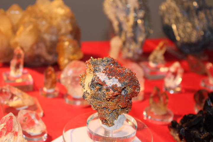 Danas otvorena izložba minerala i kristala “Blago zemlje” u Muzeju Kaknja