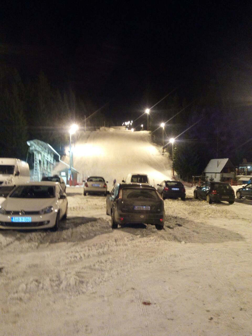 Preko vikenda dnevno i noćno skijanje – Posjetite Ski centar Ponijeri
