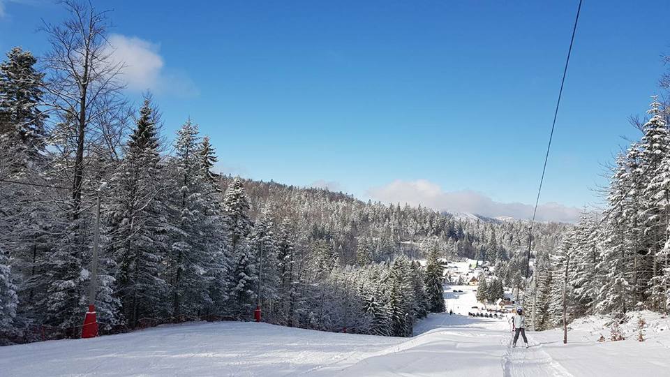 Danas u Ski centru Ponijeri: Poludnevno skijanje od 13:00 sati, noćno od 18:00 sati i takmičenje u veleslalomu “Ponijeri KUP 2018”