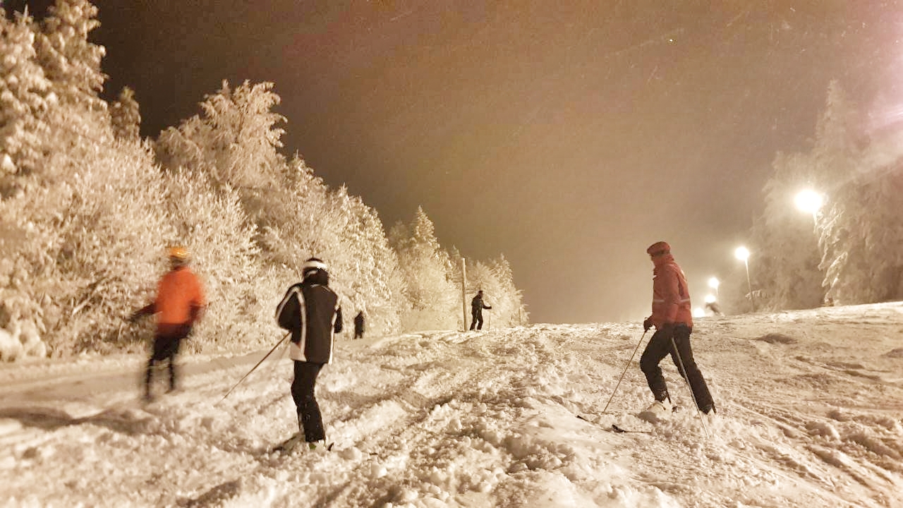 Zimska bajka na Ponijerima: Večeras smo uživali u noćnom skijanju na Ponijerima – Vidimo se ponovo u četvrtak