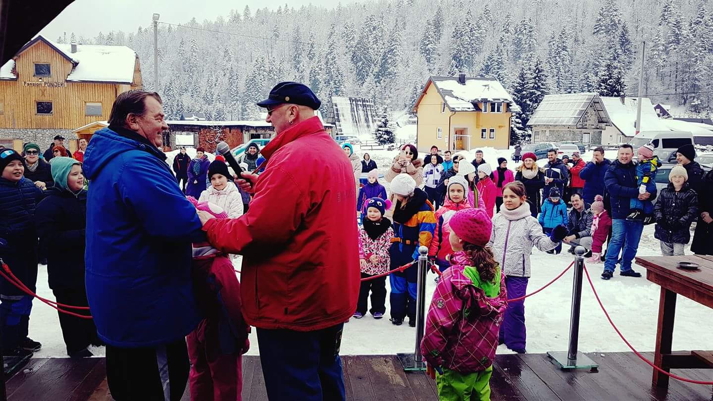 Kike Budalike napravio urnebesnu zabavu na Ponijerima – Organizovano poludnevno skijanje